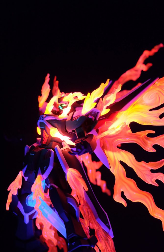 クリアパーツには蛍光塗料をシコタマ塗ったので、ブラックライトだけでも撮影で来ました。綺麗。