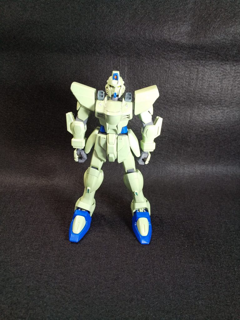 角のとれたジャンクパースが寂しそうにしていたので買ってみました。肩に箱載せてヨモギ色に塗ればガンイージじゃね?と頭によぎったもので。