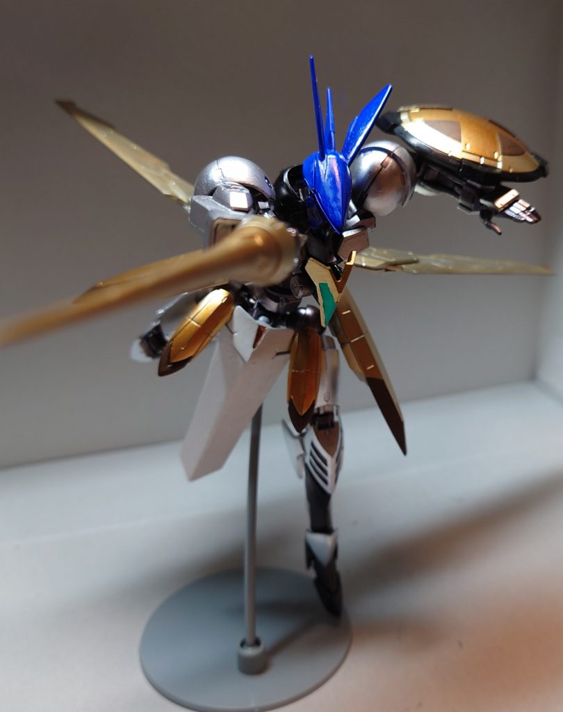 腰部のパーツは、ブースターとしても利用可能