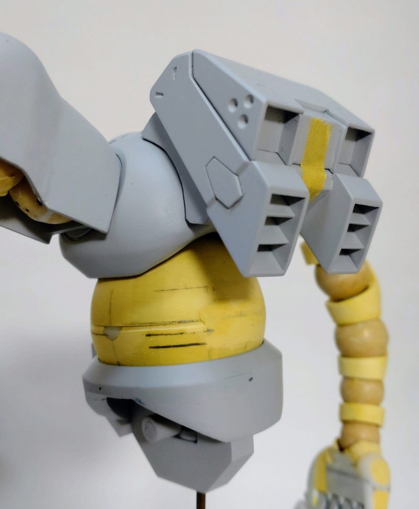 腹部はポリパテ。