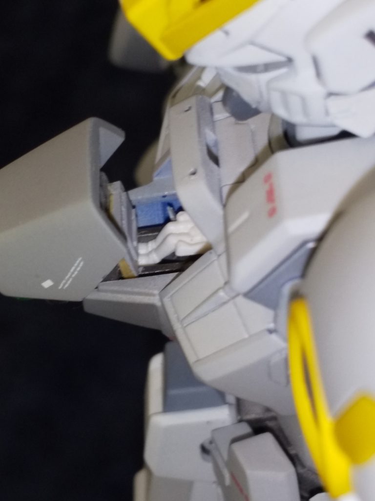 コックピット開閉を生かしたので内部電源にできなかった。