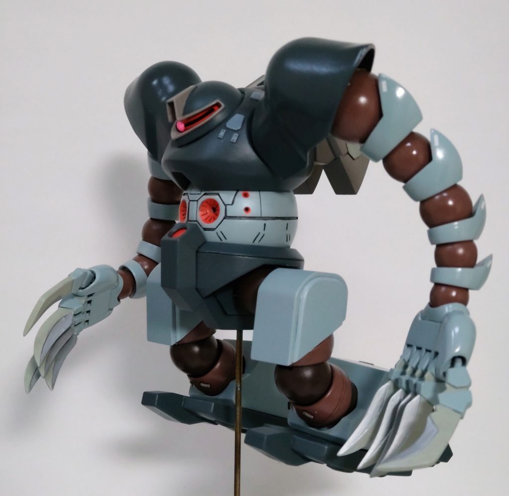 可動する様にしたので、更に1シーンの氷上移動する形を再現。