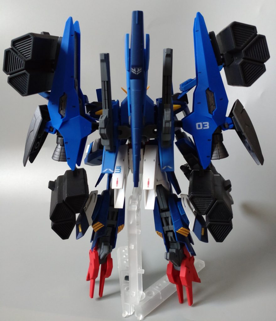 元々は大型ミサイル✕4が無かったとはいえ、落下時にバックパックが重すぎて接続部がバキバキに破損。変形の基部でしたが諦め、代わりにミッションパックを用いた爆撃機風に方向性を変えました。