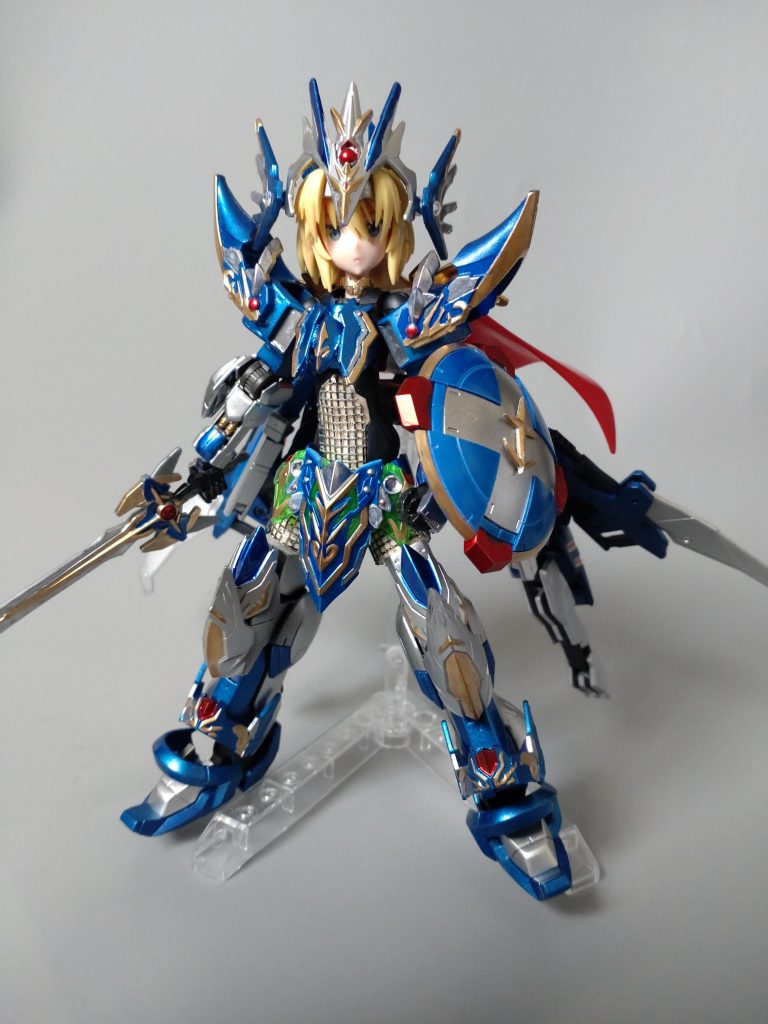 シールドはジークルーネより。フォロワーさんの作品を見まして、自分も姫騎士作りたい、から作りはじめましたが姫成分は皆無、騎士というより勇者？ぽくなりました。塗り分けは騎士ストライクを一目見たときよりムリ!となりましたので、ガンマカを使いオリジナルで気の向くまま塗りました。SDを設定通りに作製している方々、本当にスゴい。