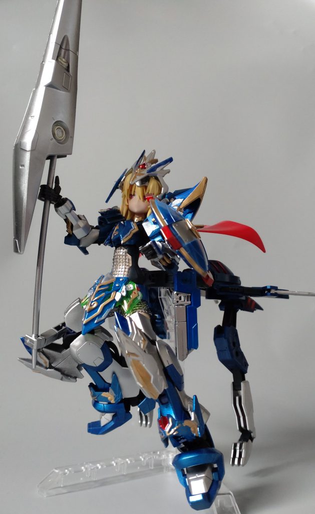 アルカのギミックを活かしてケンタウロスモードにチェンジです。見切れてますがキマリストルーパーのランスは長く重いので、サブアームも採用しました。