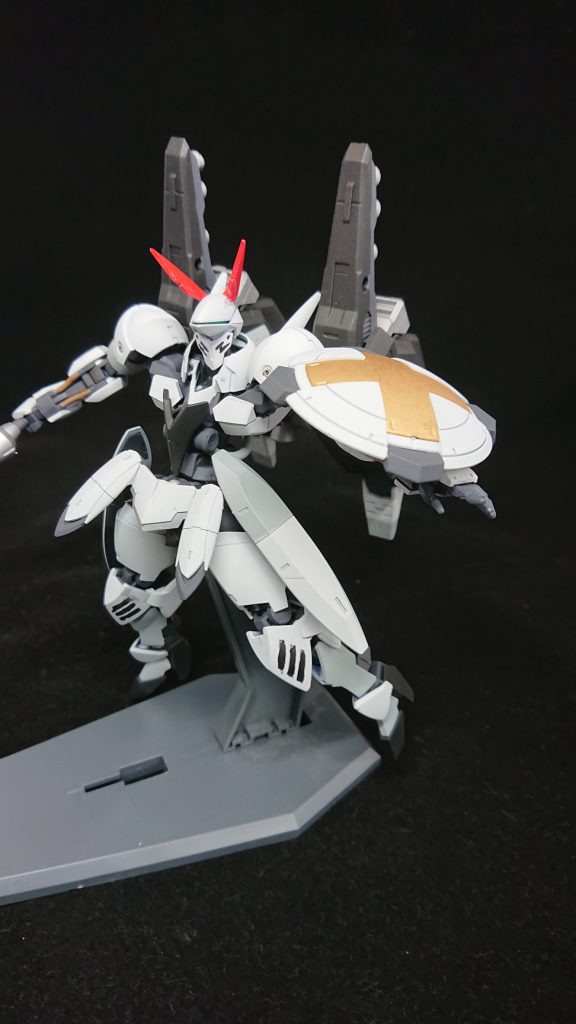 ラウンドシールドはトールギス風に。