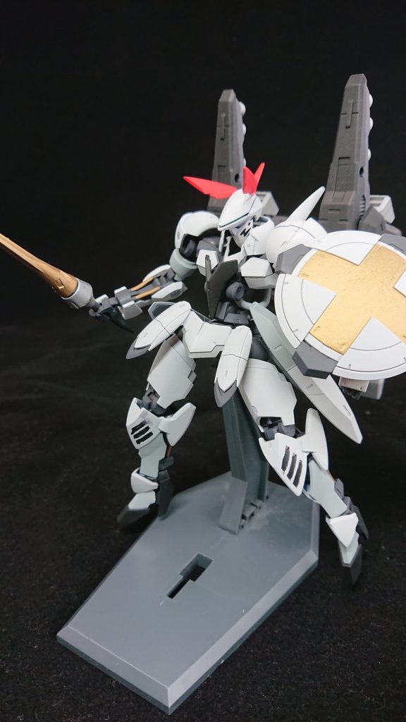 カラーレシピです本体白：ガンダムカラースプレー・MSホワイト本体灰：Mr.カラースプレー・明灰白色本体黒：Mr.カラースプレー・セミグロスブラック頭部赤：Mr.カラースプレー・モンザレッド本体金：Mr.カラースプレー・ゴールドフレーム：ガンダムカラースプレー・MSファントムグレーバーニア類等：Mr.カラースプレー・シルバーセンサー類：ガンダムマーカー・メタリックグリーンスミ入れはタミヤの市販のスミ入れ塗料（グレー）です。