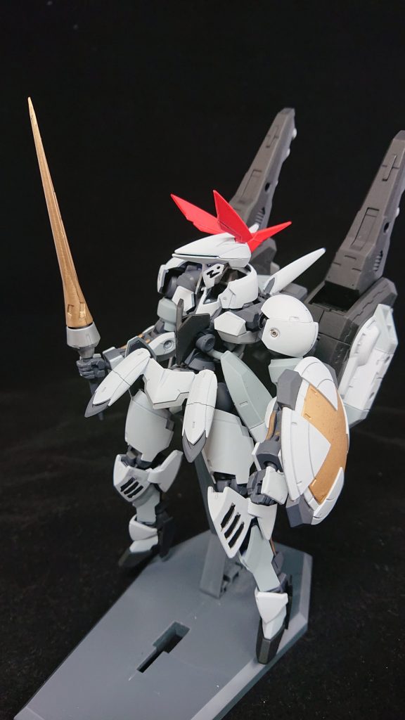今回は、HGジークルーネをガンダムWのトールギス風に作ってみました。バックパックはコトブキヤのレイジングブースターです。