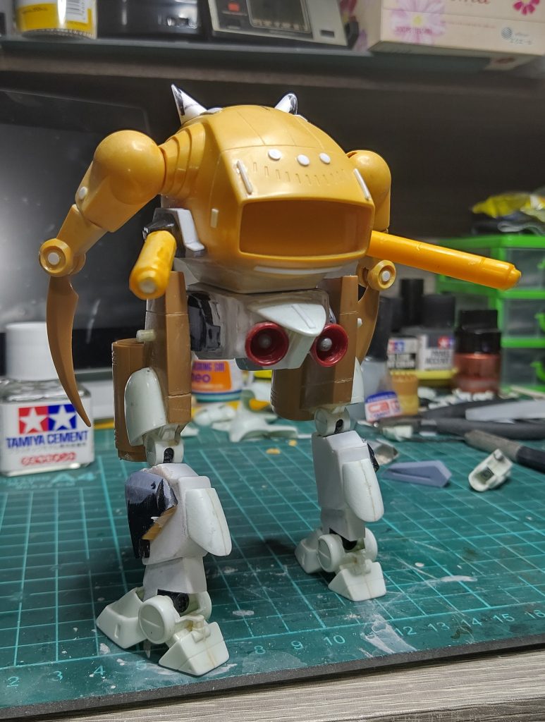 元々、一年以上前に足付きのザクレロとして作り始めたものでした。ですがその先のアイデアが浮かばず断念⤵️半年以上放置することに…💧