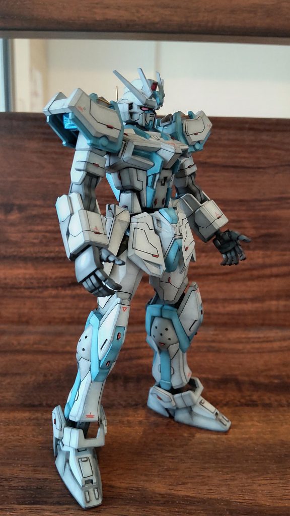 HGオリジンガンダムから余っていた手を持ってきたので少し大きめです。