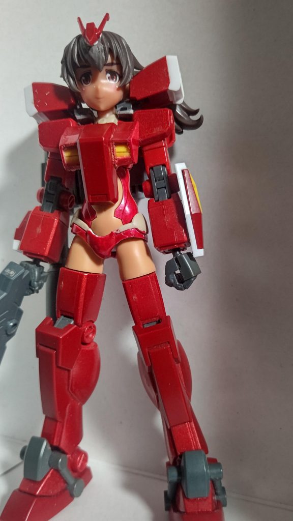 まあ、ミキシングといっても両腕両足を差し替えてフロントアーマーとバックパックを取り付けただけなんですがね。