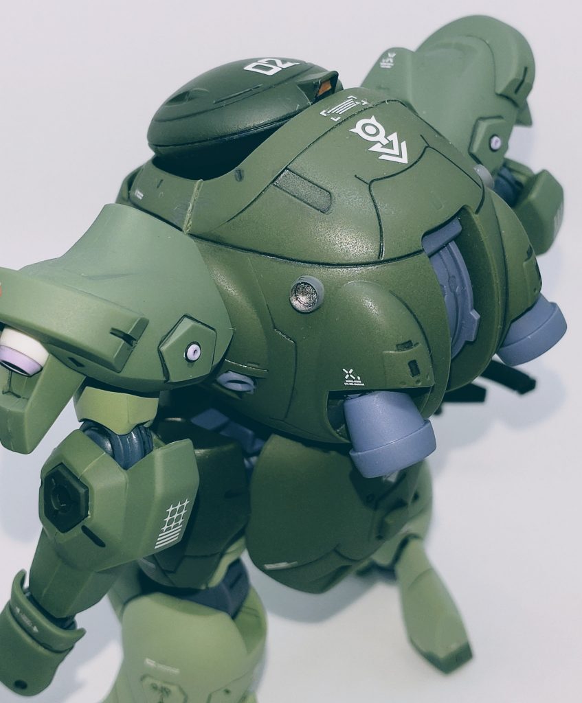 合わせ目上手く消せてないですね。