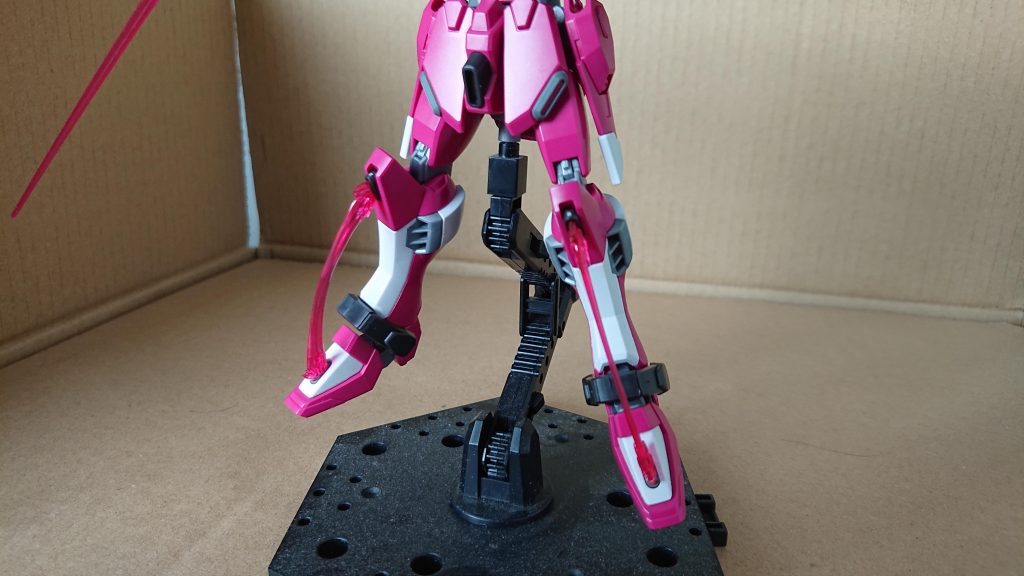 脚部のビームブレード