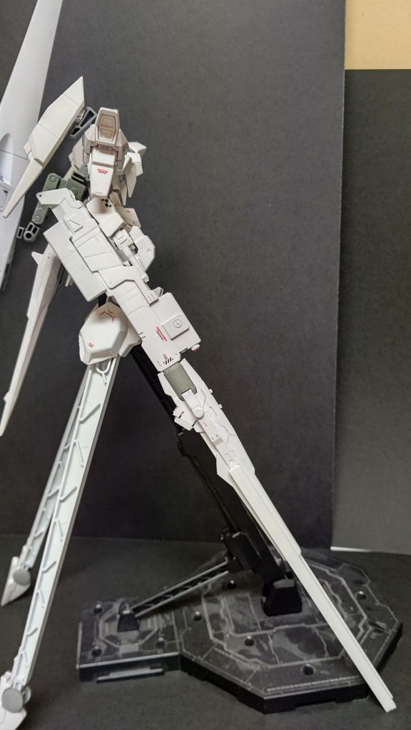 主兵装のブラスティアスナイパーキャノン。輝鎚の火引と00スカイHWSと3mmプラ棒から作りました。この辺り含め色々と雑です。