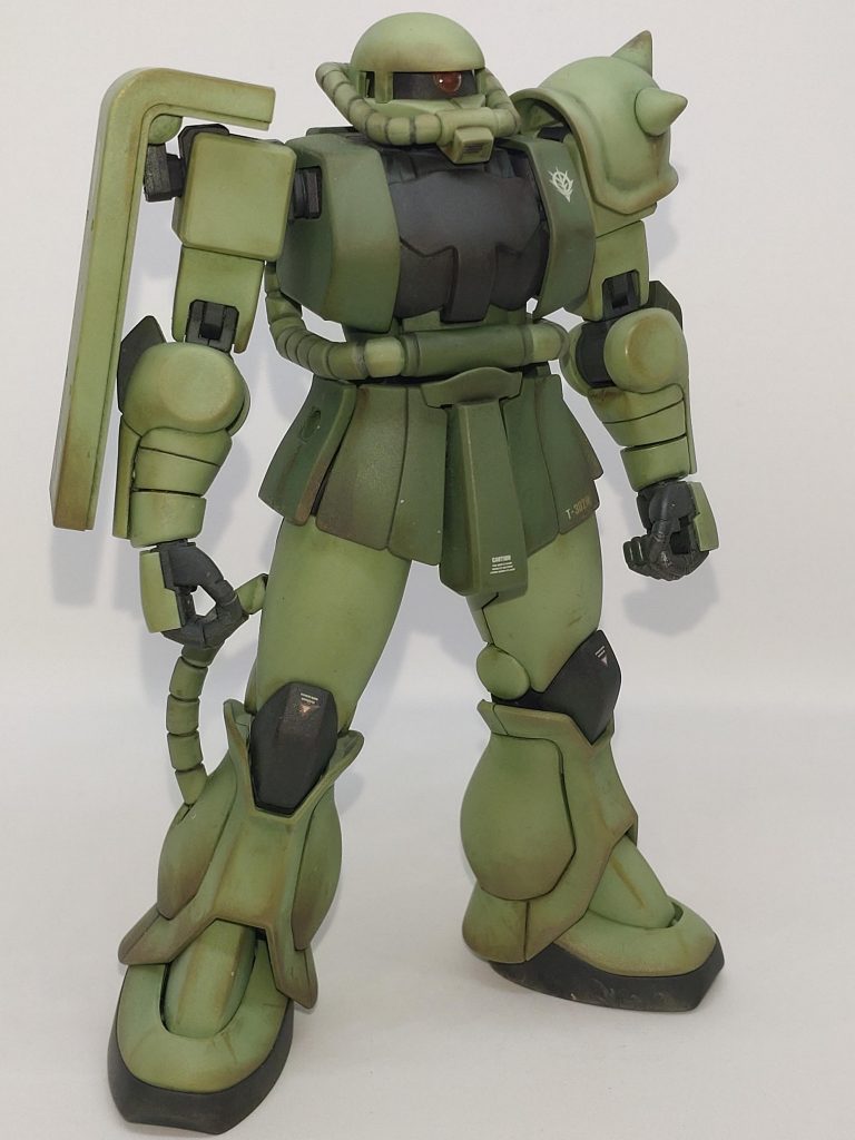 コーションデカールを各所に貼りましたが、かなり抑え気味し、うるさくならないように気をつけました。