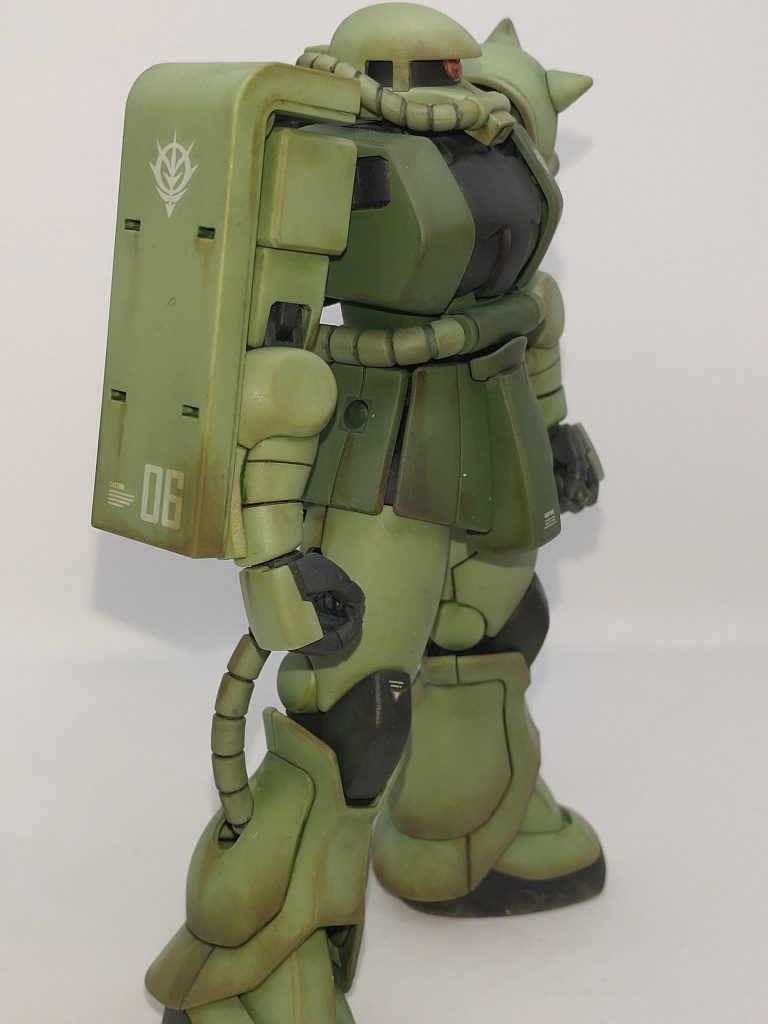 でも、シールドのジオンマークは外せません。