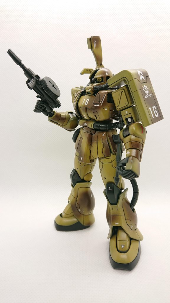 接近されたらこいつ、ザクマシンガン短銃身です。これも弾薬は共通ですが、減装薬(通常より火薬量が少ない薬包)を使用して威力と引き換えに集弾率を上げていますが、命中率は期待できません。主に牽制用です。