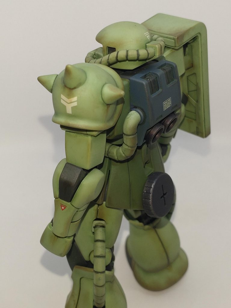 ショルダーアーマーには階級章。