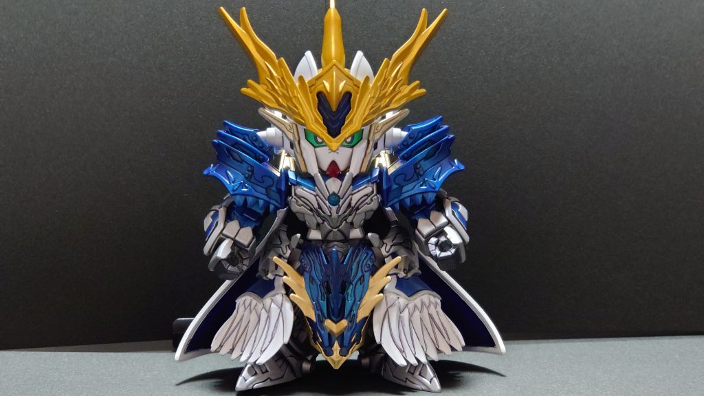 正面です。ボディの青とシルバーの配分けっこうやり直しました。そのときはいいと思っても、全体のバランス見ると違うってなりますよね