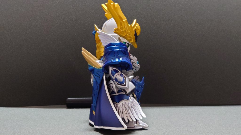 側面です。肩にゴールド入れるか悩みましたが、やめましたバランスと言うよりは、マスキングしんどくて・・・