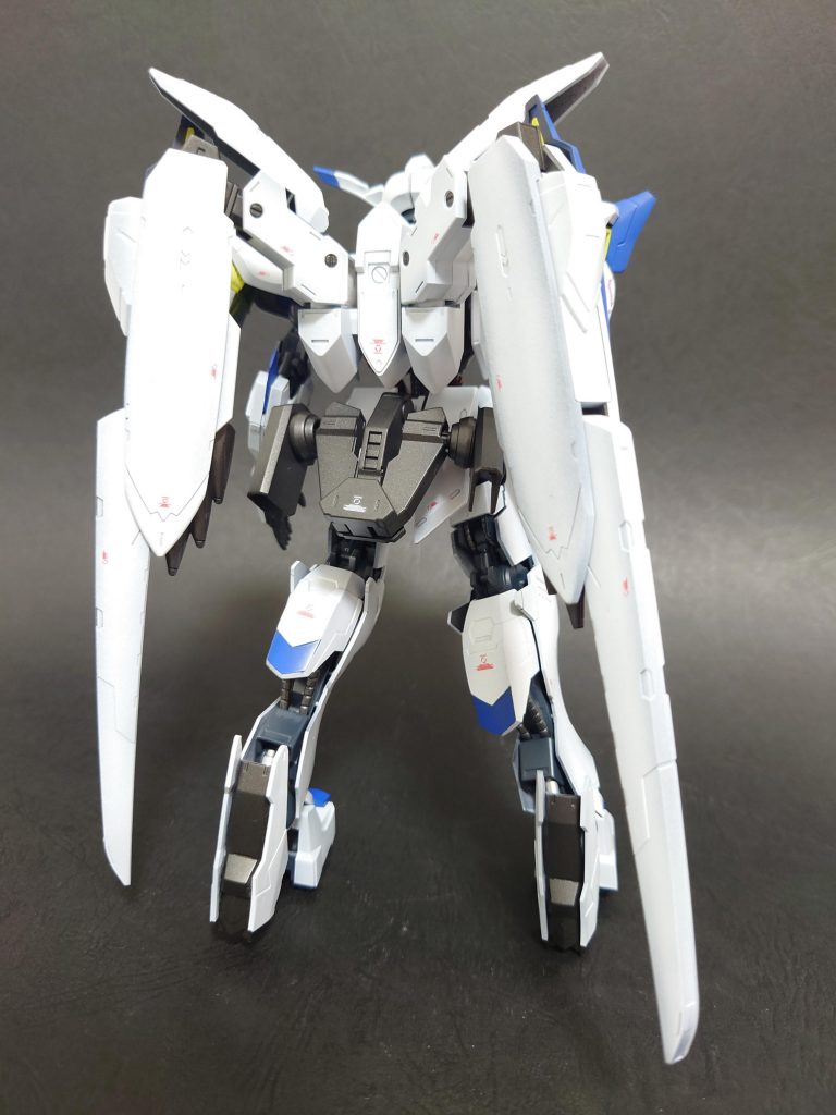 背面から