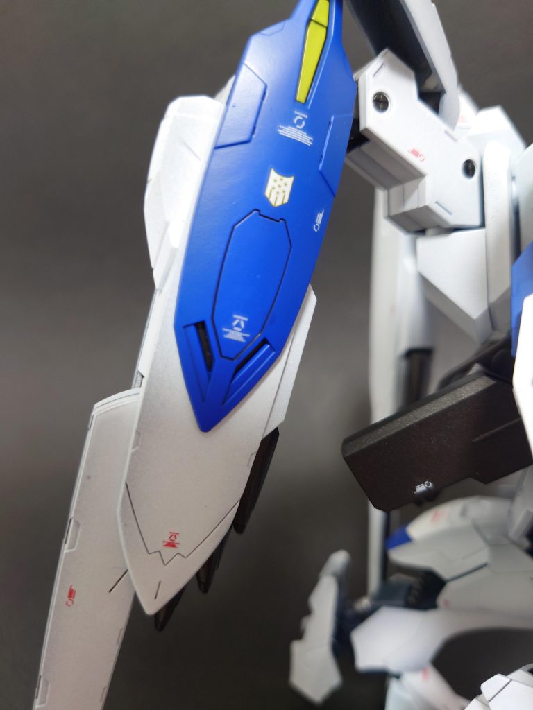 背面スラスターはガンダムデカール、オルフェンズ用からギャラルホルンのマーキングシールを使用