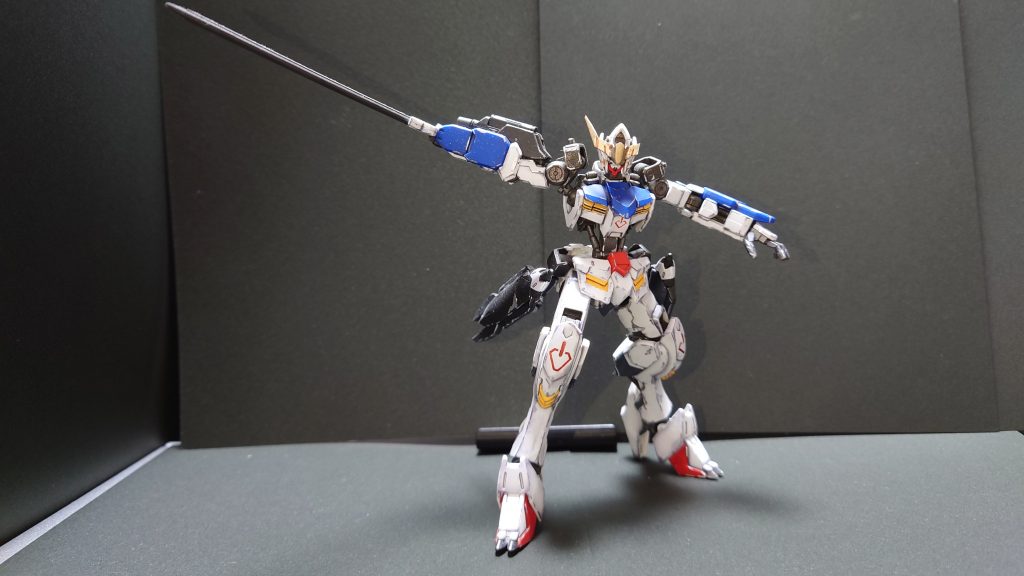 塗装はアンテナとフレームだけで、あとはペンなどで部分塗装汚したり壊したりのお手軽フィニッシュです汚すのは楽しくなりすぎて止まらなくなるので、自制が難しいですね