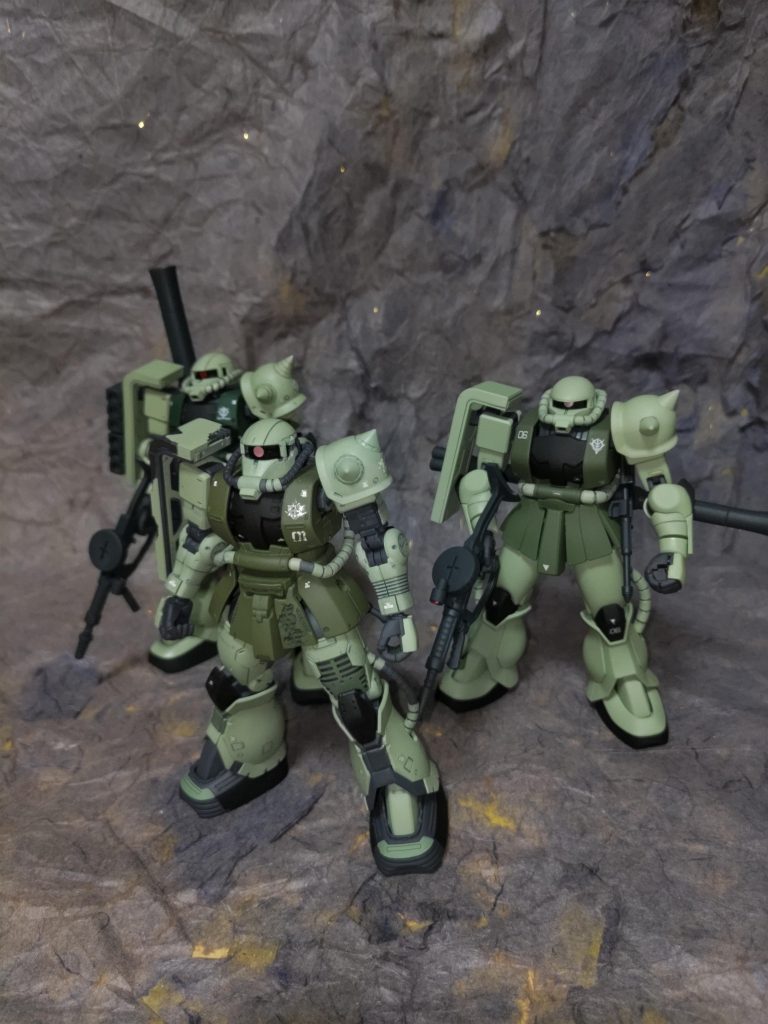 HGオリジン版ザクとHGUCザクのスリーショット