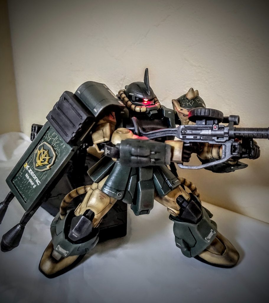 シールドと左肩のクラック塗装はアクセント程度に控え目にしました。他の機会にもやってみたいと思います。