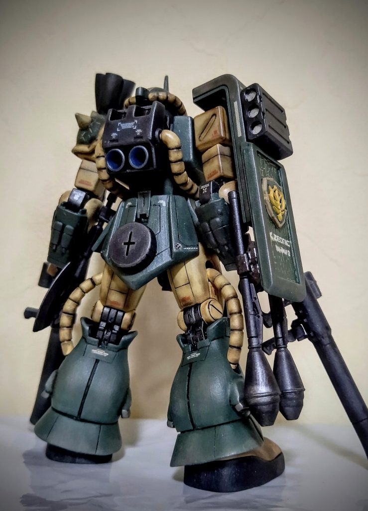 肘にオリジン版の装甲パーツを複製してくっ付けました。