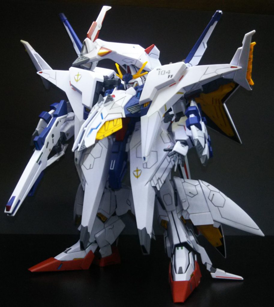 パネルラインとか掘る技術もセンスも無いので、デカール貼りを頑張ろうと思っていたのですが、スケール感の違いによる為か上手い感じにはなりませんでした。サイズが大きいのでつい1/100用のデカールを貼りそうになっていました。EFFも貼りたかったのですが、丁度良いのが手に入りませんでした。