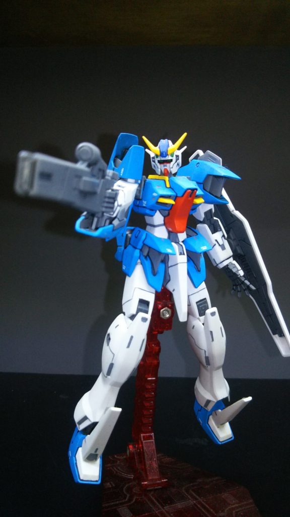 一応、各関節が動く様に考えていたのですが、腰アーマーの取り付けに悩んでしまい、結局足の可動はかなり制限されてしまいました…腰アーマー外すとかなりの範囲が動かせるのですが…(^^;)パイプスプリングで大腿部に固定した方が良かったかなぁ…