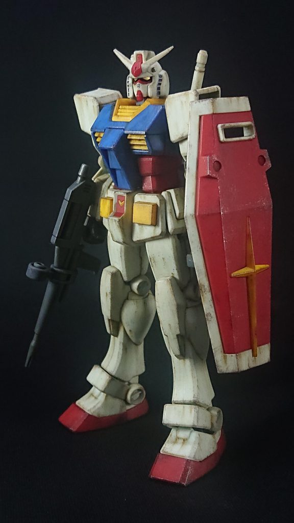 ディテールアップ前の状態の写真ですが、前後でほぼ違いがわかりません。最近はディテールが追加されたキットが多いですが、初代ガンダムらしさがストレートに感じられるこのキットはとても優秀だと思います。