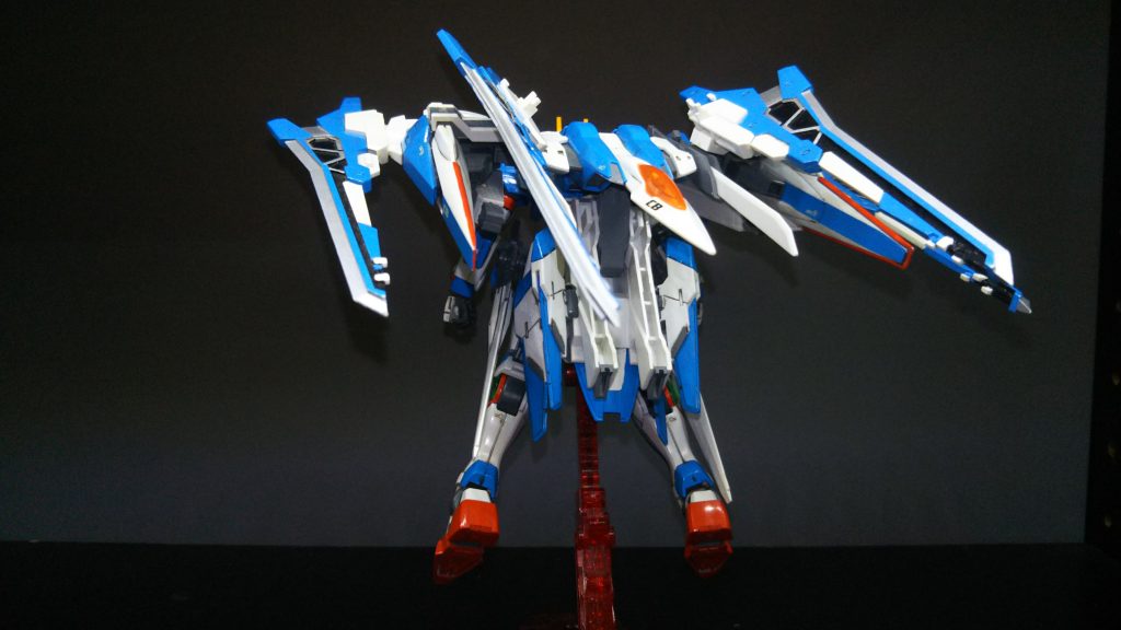 相変わらず白は成形色のままでその他は筆塗りとなっております。デカール貼り、スミ入れを行っています。