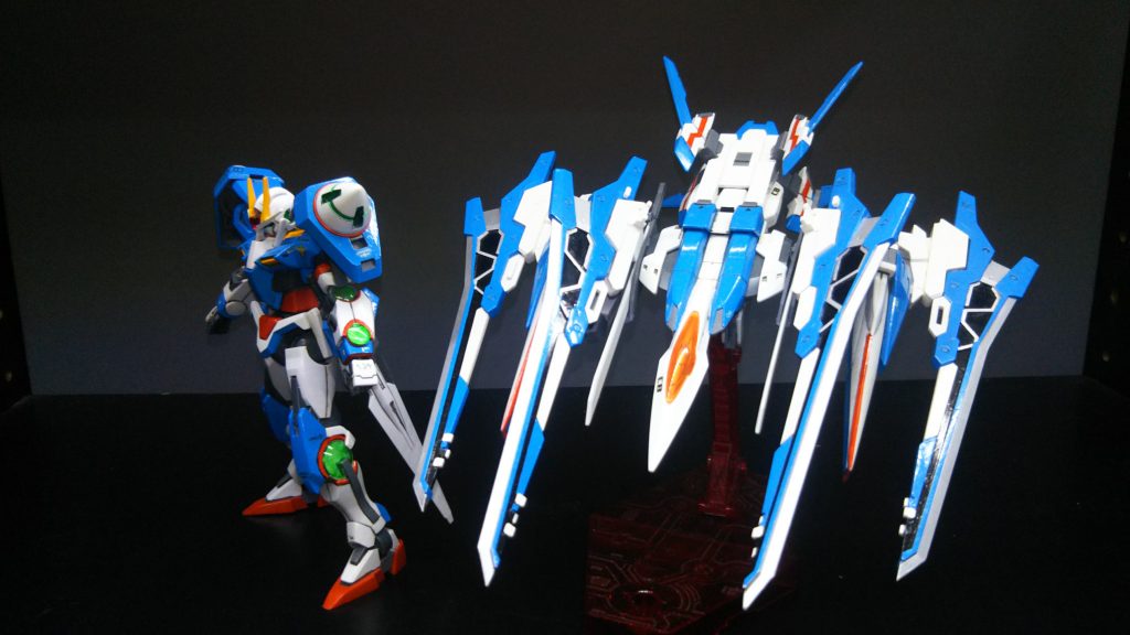 ザンユニット2個付いているので、ザンライザー状態が何かを捕食しそうな形に見えます…そう思うとコックピットも単眼に見えてきますねぇ…