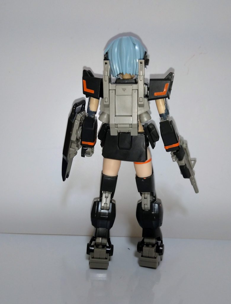 後ろはこんな感じ。マーキングシールを微調整等で何回も貼り直したりしたのでややお見苦しい感じです(;・∀・)