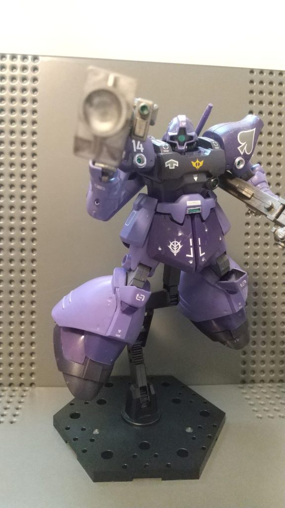 ジャイアントバズーカを構えてドムにバズーカ…これだよなって感じです!