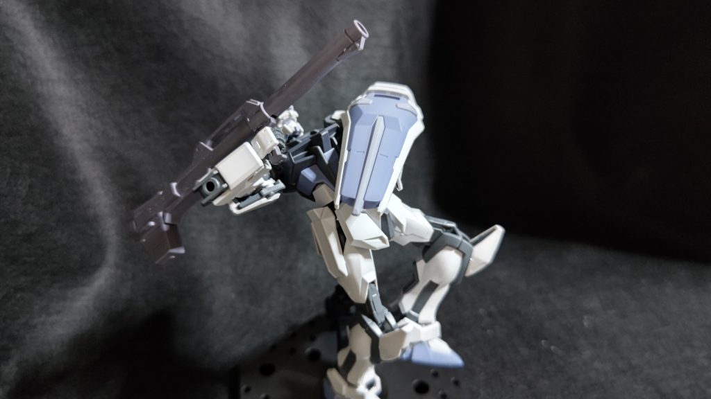 ガンダムMk2のバズーカを構えてのショット。