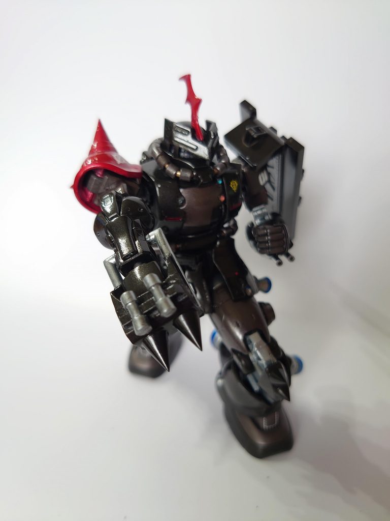 近接格闘はヒートホーク、スパイクナックル、トゲ付き真空飛び膝蹴り(笑)があります。