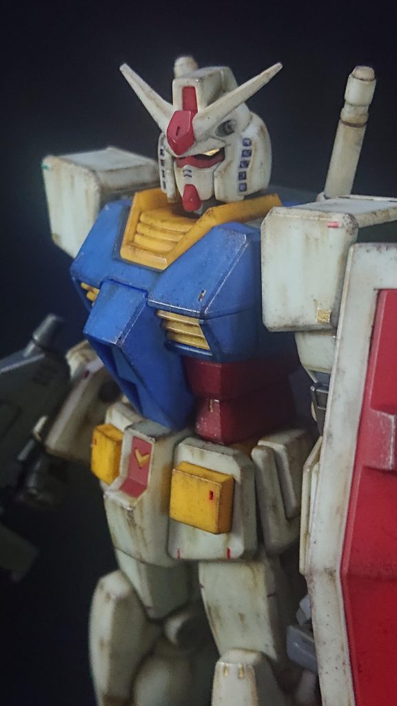 ディテールアップはレッドポイント的なアクセントを各所にバランス良く加工して、メタリック系のガンダムマーカーで塗装しています。