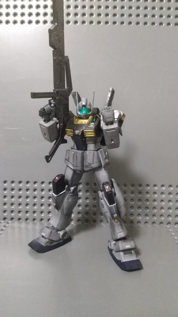 (ライフルデカいな…)地上でこんな風に持ち上げてたら腕故障しそうですね…