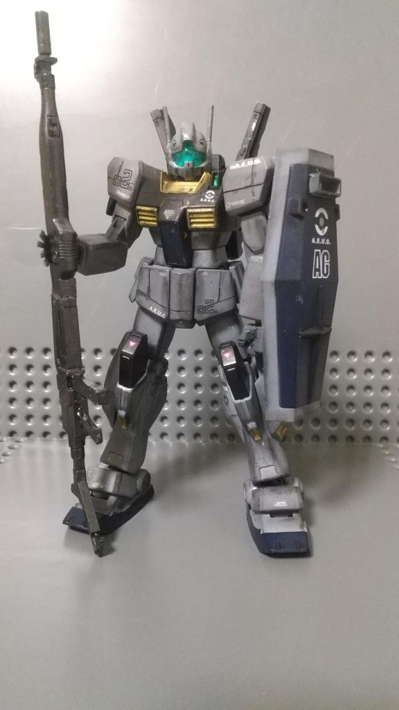 最後はライフルを地面に立たせていかがだったでしょうか？今回作ったジムⅢのキットは可動域、プロポーションがよく、ポージングを取らせていてアイディアが次々出てくるほど楽しかったです。今回のテーマとしてはカラーリングをリアルタイプのものにして、ポージングをなるべく、歴戦のベテランが乗っているかのような貫禄のあるものにしたかったので、それができて嬉しかったです。そのうち、簡単フィニッシュではありますがリアルタイプカラーのガンダムマークII、及びマークIIと今回のジムⅢを一緒に撮影したものも投稿するので楽しみに待っていてくれると嬉しいです！ミサポを装備した状態のジムⅢはまた近日投稿します長くなりましたが、それではまた！        サラダバー！！！