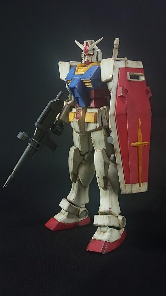 ウェザリングは、つや消し水性トップコートを吹いた後、黒及び茶系のウェザリングカラーでフィルタリングを行い、黒及び銀色の水性塗料でチッピング、リアルタッチマーカーでストレーキング、ウェザリングマスターのオイルで仕上げをしています。