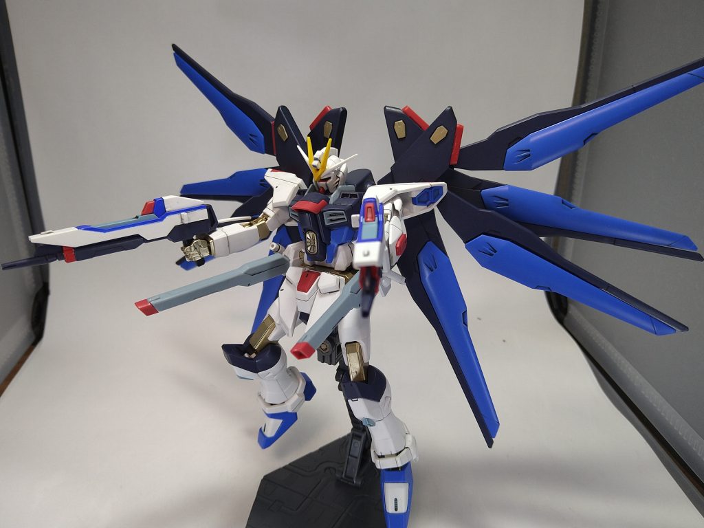 ストフリと言えばこのフルバーストwでも飾る時は邪魔になるからドラグーンはたたもうかと思ってます（笑）