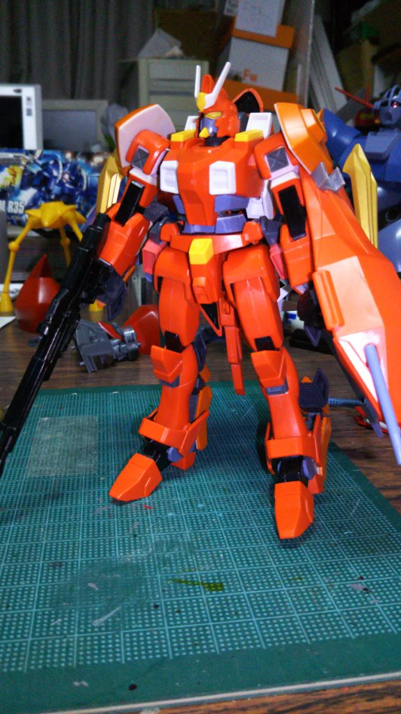 まだカラーを決めかねている頃。実は地味に腹部に左右へのスイング機能が入っていたりする。