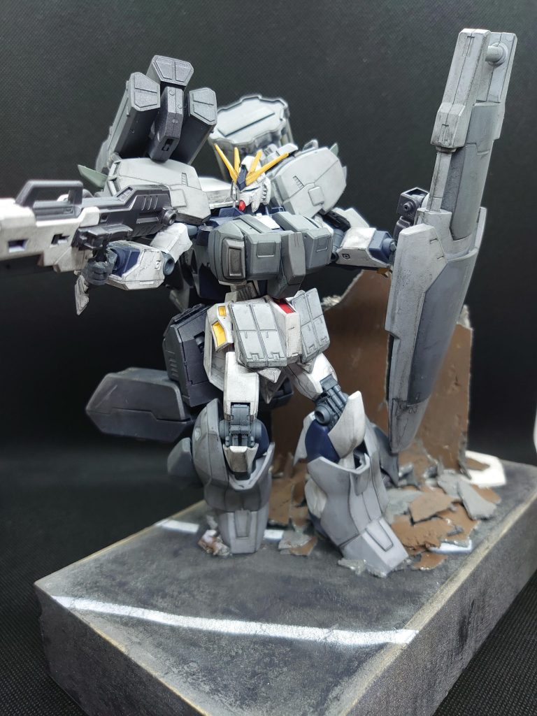 追加装甲には胸部→デュナメスのふんどし肩→EX-s脚部→デュエルの足の装甲これらを使用していますニューガンダムはスマートなフォルムをしているので重装備にするのが大変でしたwww