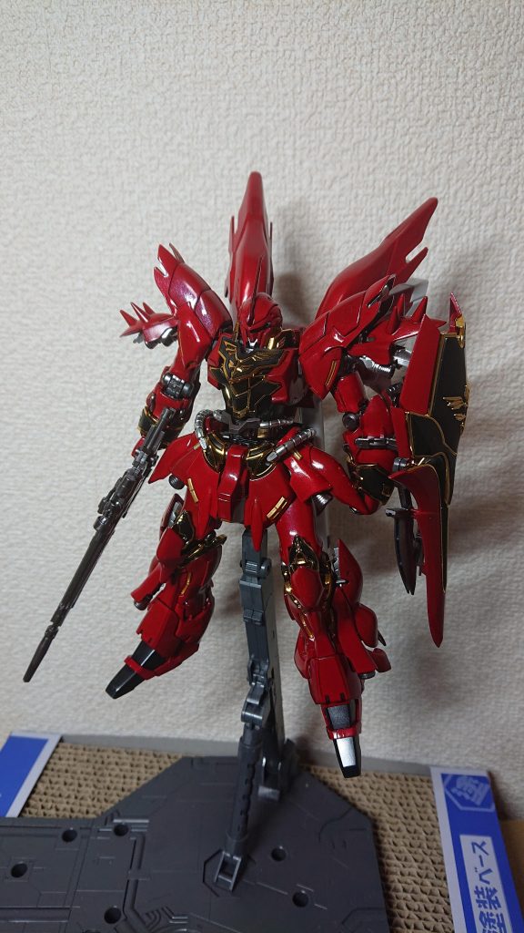 まずはシンプルに斜め前棒立ち。下地にシルバー系ではなくメタリックレッドを使ったせいか、光沢感はいまいちですが、色味自体は割と良い感じにできた気がします