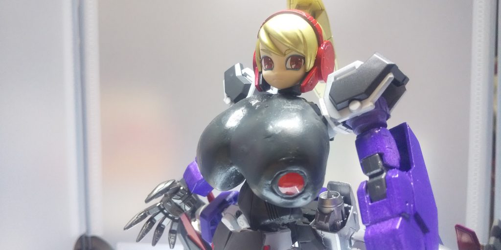 動力としてGNドライヴを２基使用。腰後部にバーニアを介しフレキシブルアームで接続することで、接近戦の際に稼働範囲を妨げず、ビームマシンガンの射角を確保することができた。なお、その豊満な胸部はGNコンデンサになっており、ドライヴ４基分の粒子を蓄積することができる。開発チーム曰く、他にコンデンサを仕込む場所がなかったとのこと。……後日、本当は開発チームの趣味で巨大なバストになったと判明し、胸部にコンプレックスを持つ一部の女性兵士や女性整備士、女性士官らに開発チームの人間はよってたかってぶん殴られたとか。