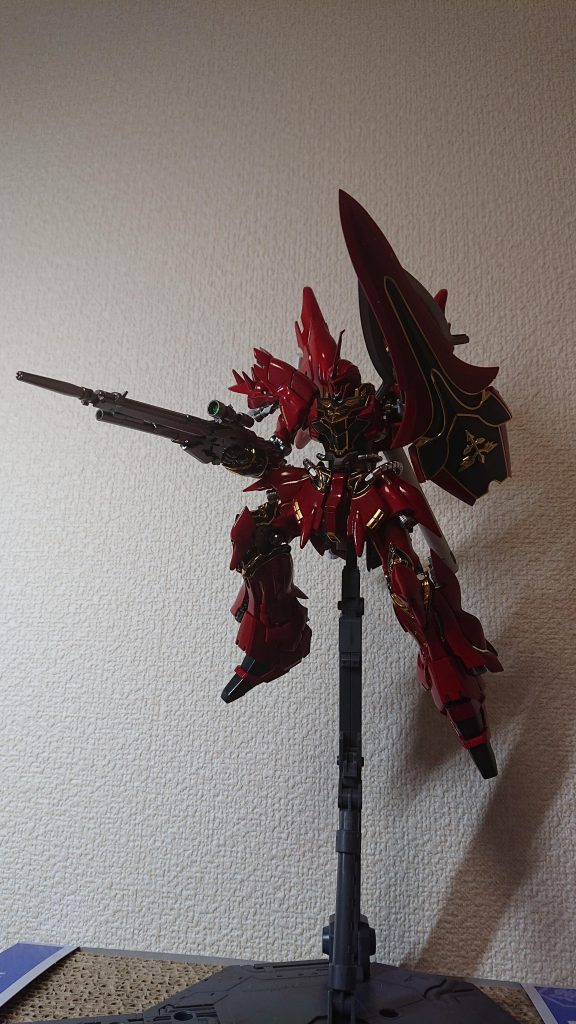 ちょっと光源をいじって影を強めに撮影。悪者感が出てて良い！