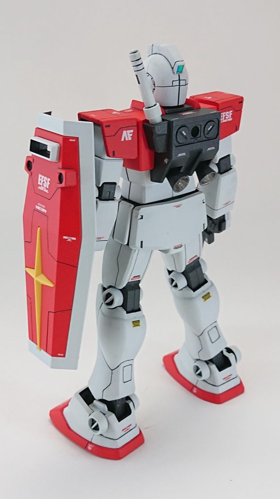 頭部以外は合わせ目消しして、装甲裏もちゃんと塗り分けしたので少し殺られ役から脱したかな?